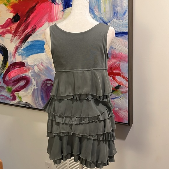 Form fitting pale green/sage tank top with ruffles, size M. - Picture 3 of 4